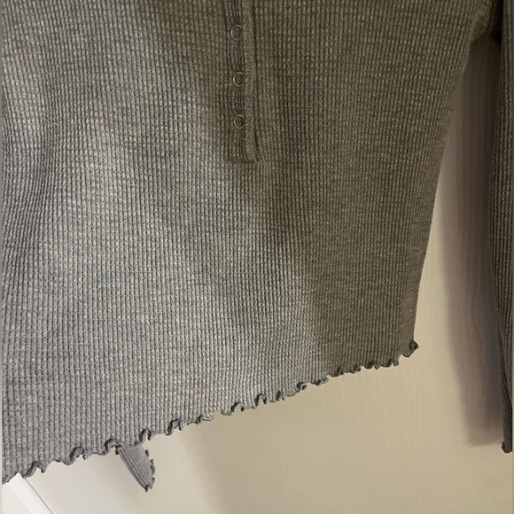 Forever 21. Cropped grey long sleeve - Picture 5 of 5